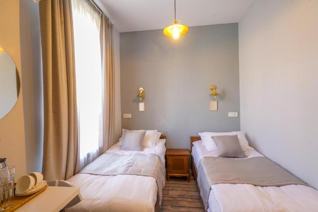Hotel Ticiani 15 Koetaisi Buitenkant foto